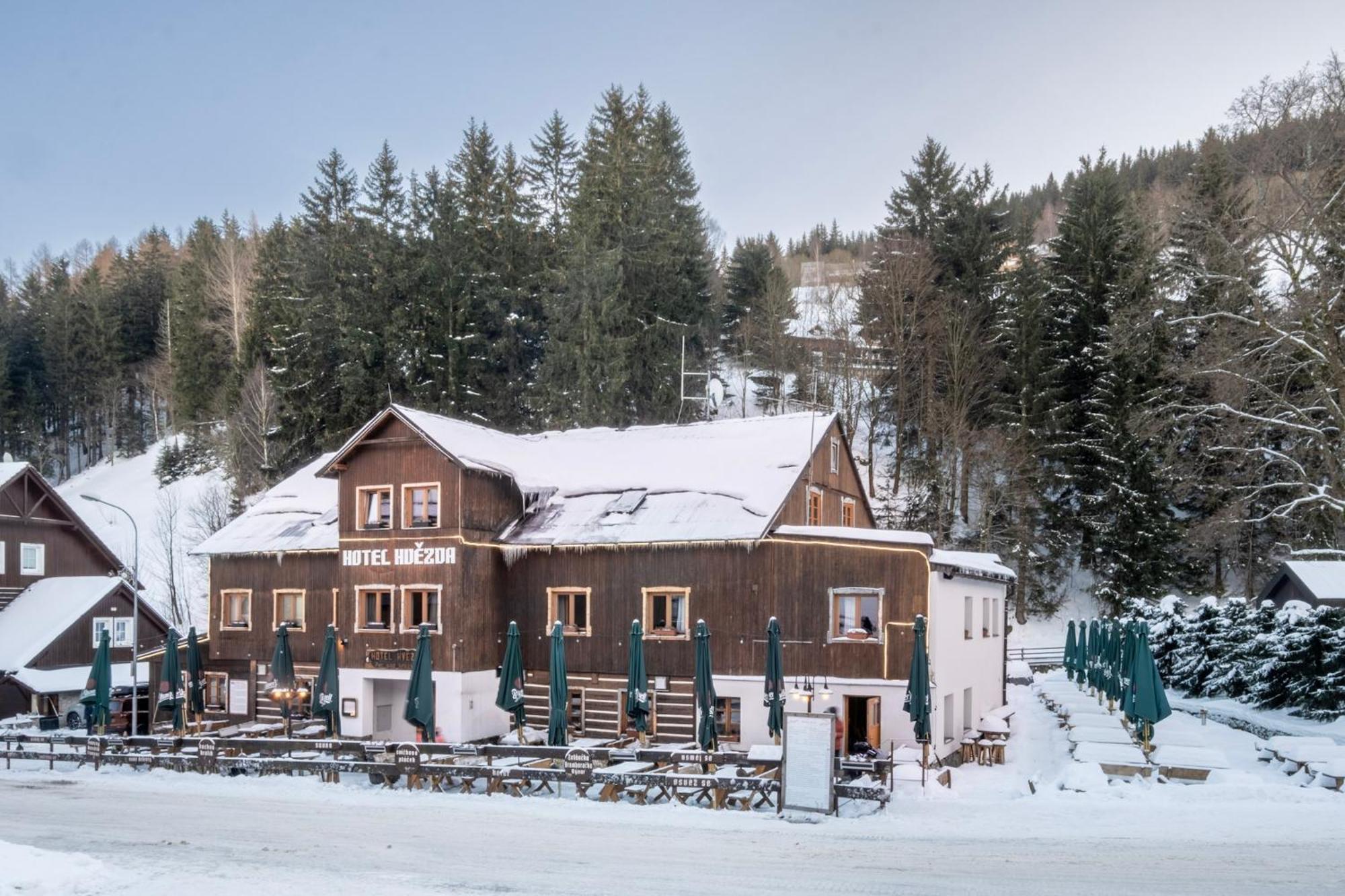 Hotel Hvezda Pec pod Snezkou Exterior photo